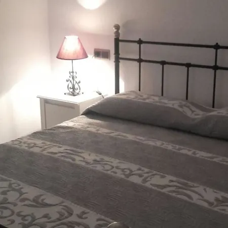 With One Bedroom In Estepona, With Wifi - 220 M From The Bea شقة *