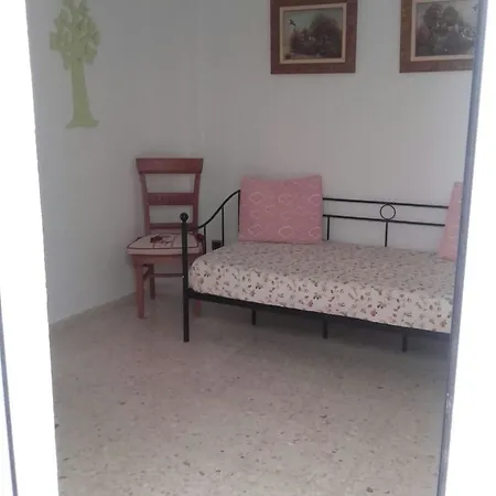 With One Bedroom In Estepona, With Wifi - 220 M From The Bea شقة