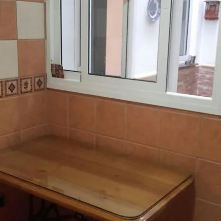 With One Bedroom In Estepona, With Wifi - 220 M From The Bea شقة