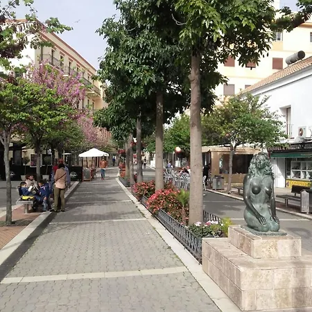 With One Bedroom In Estepona, With Wifi - 220 M From The Bea شقة *